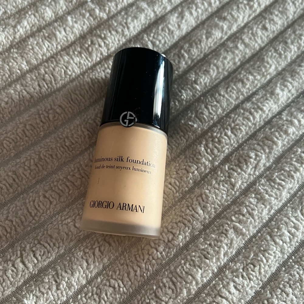 Giorgio Armani Luminous Silk Foundation